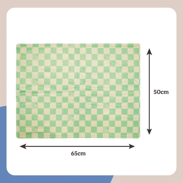 Green and beige checkered mat with dimensions 65cm x 50cm on a white background
