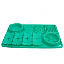 Örva Suction Cup Slow Feeding Station – textured feeding mat with suction cups for slow, mess-free eating.
