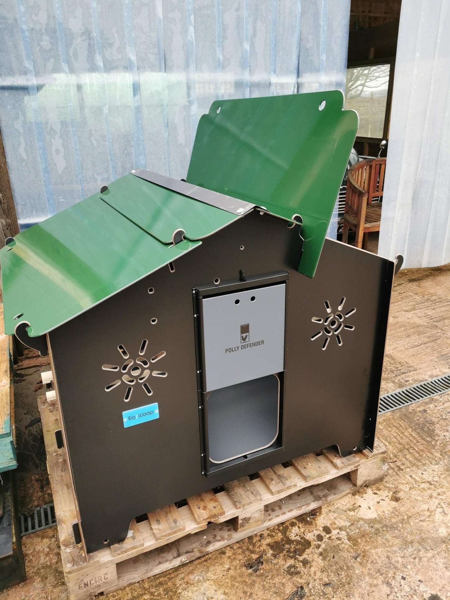 Easicoop Chalet L - HPL Chicken coop up to 10 large Birds (Black)