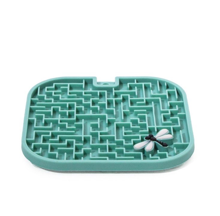 Great&Small Slow Down dragonfly silicone snack pad with maze design and suction cups